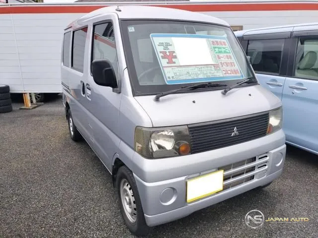 2004 Mitsubishi Minicab Van