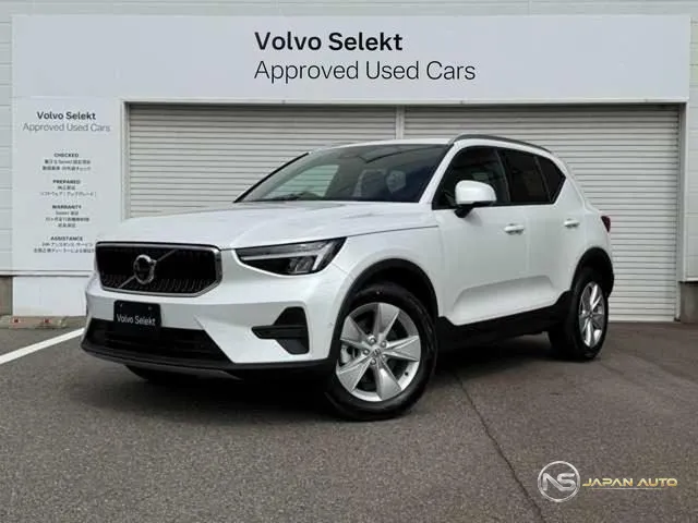 2026 Volvo XC40 Essential B3