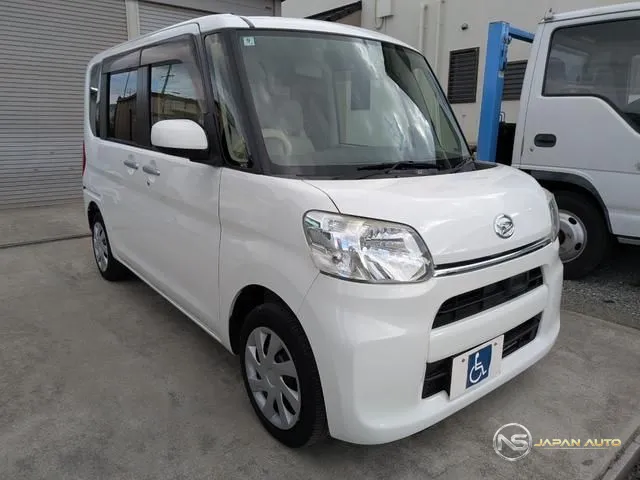 2014 Daihatsu Tanto, photo 1 of 17