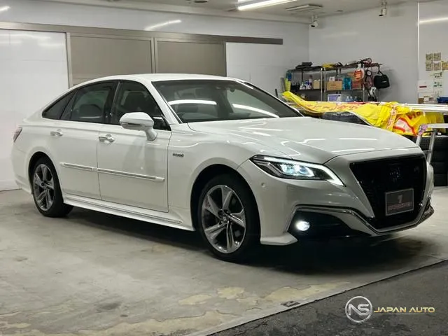 2018 Toyota Crown Hybrid RS Four
