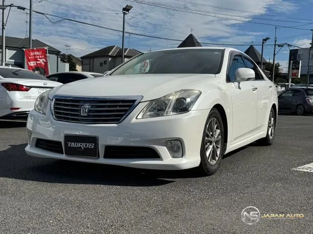2010 Toyota Crown Royal Saloon