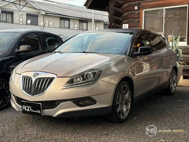 2011 Lancia Delta, photo 1 of 13