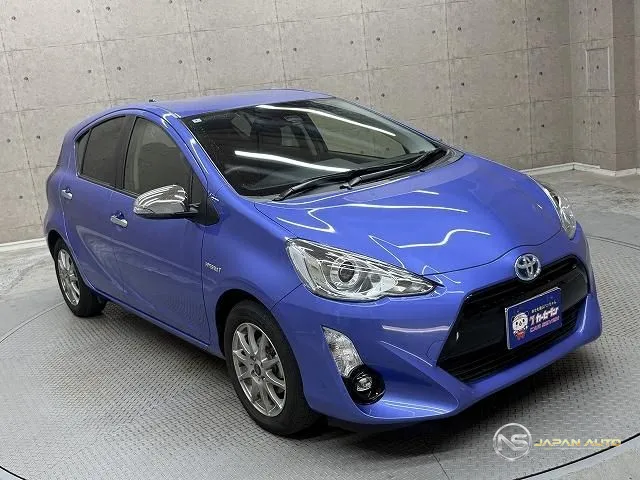 2016 Toyota Aqua, photo 1 of 19