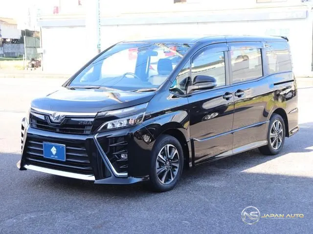 2018 Toyota Voxy, photo 1 of 20