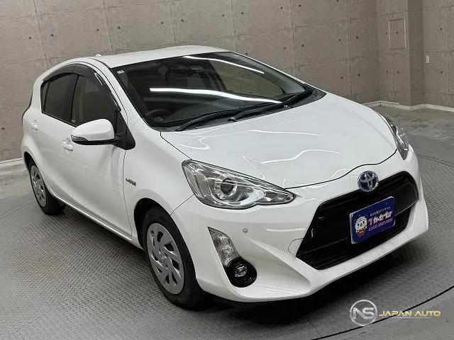 2016 Toyota Aqua, photo 1 of 20