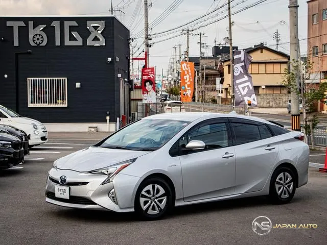 2017 Toyota Prius, photo 1 of 18