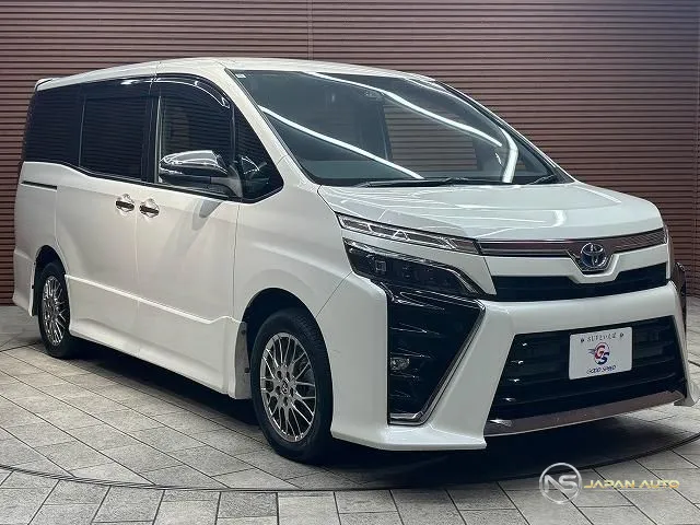 2020 Toyota Voxy, photo 1 of 20