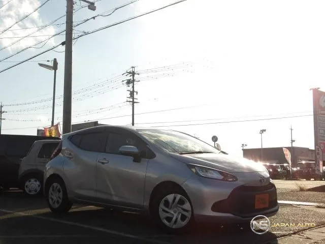 2021 Toyota Aqua, photo 1 of 20