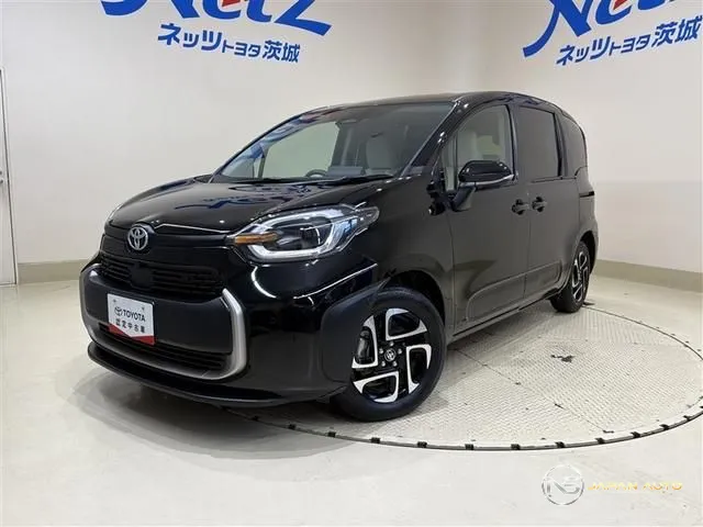2025 Toyota Sienta Hybrid Z