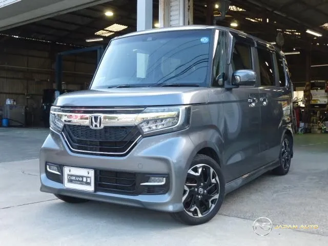 2017 Honda N-Box Custom, photo 1 of 20