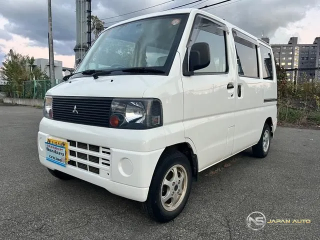2005 Mitsubishi Minicab Van CD