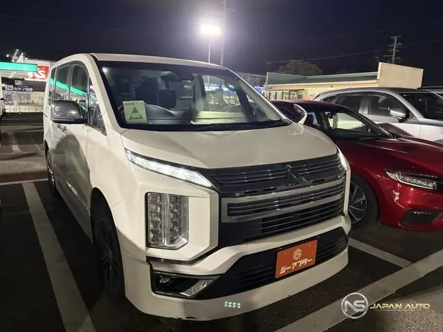 2019 Mitsubishi Delica D:5 Urban Gear G