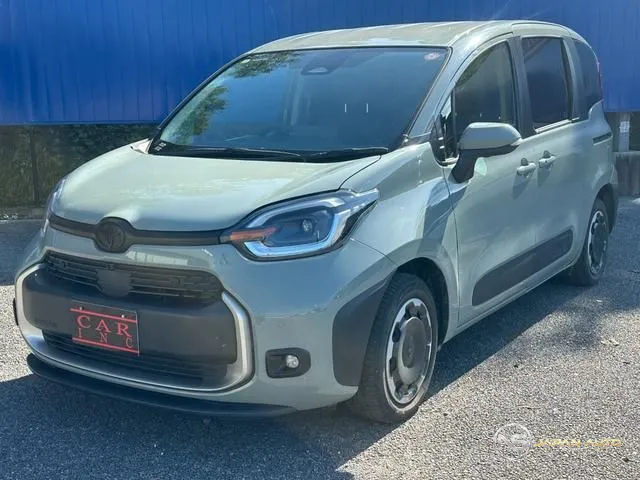2022 Toyota Sienta Hybrid Z
