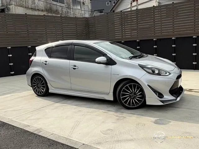 2018 Toyota Aqua, photo 1 of 20