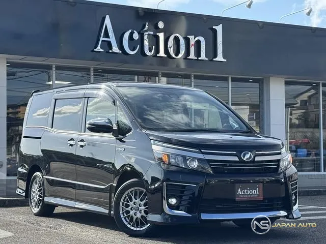 2017 Toyota Voxy, photo 1 of 20