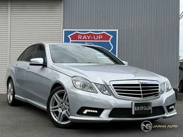 2010 Mercedes-Benz E-Class, photo 1 of 20