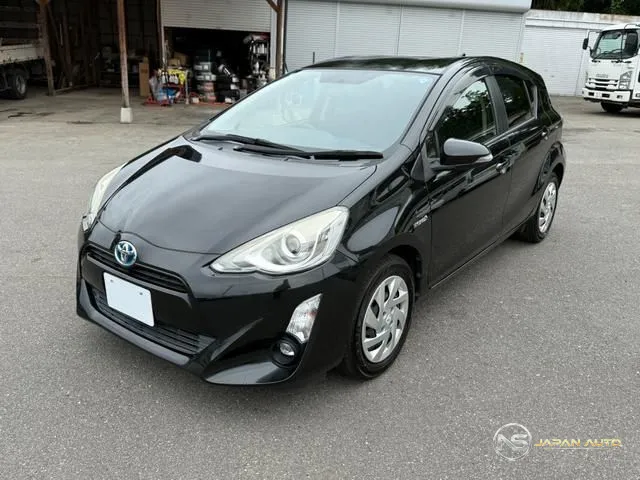 2015 Toyota Aqua, photo 1 of 20