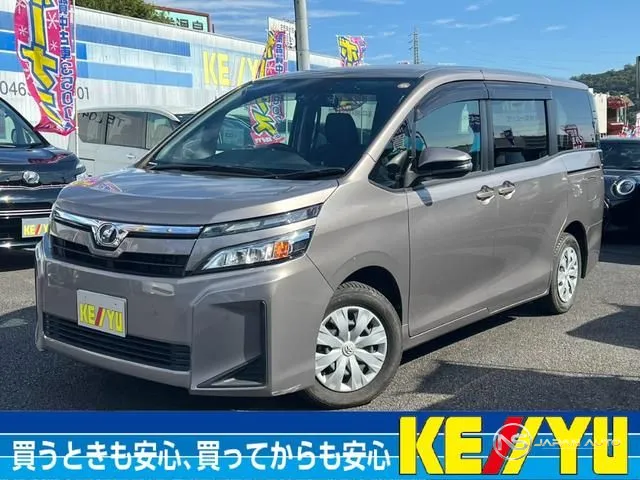 2020 Toyota Voxy, photo 1 of 20