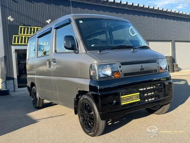 2011 Mitsubishi Minicab Van CD