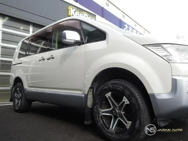 2011 Mitsubishi Delica D:5 Chamonix