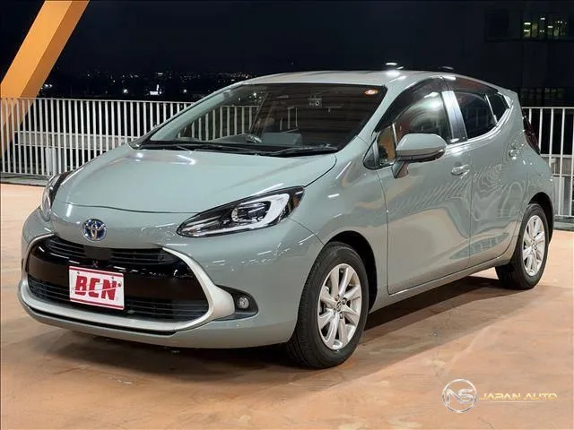 2021 Toyota Aqua, photo 1 of 20