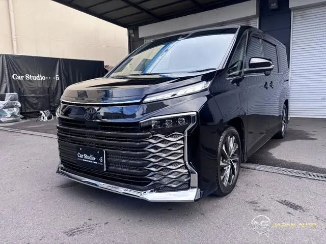 2023 Toyota Voxy, photo 1 of 20