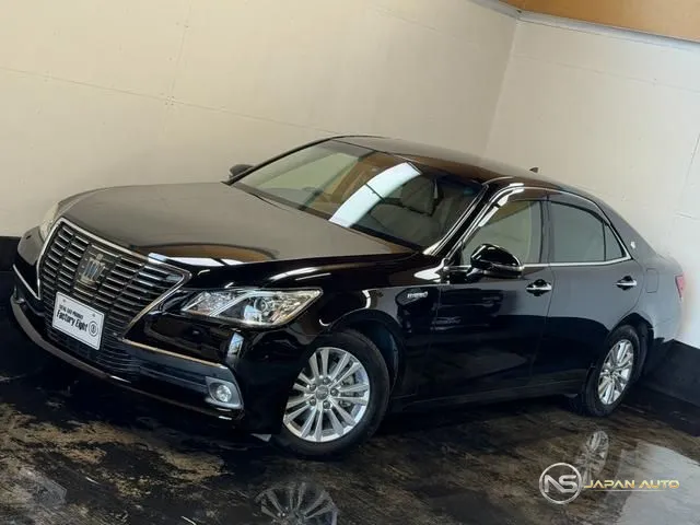 2013 Toyota Crown Hybrid Royal Saloon G