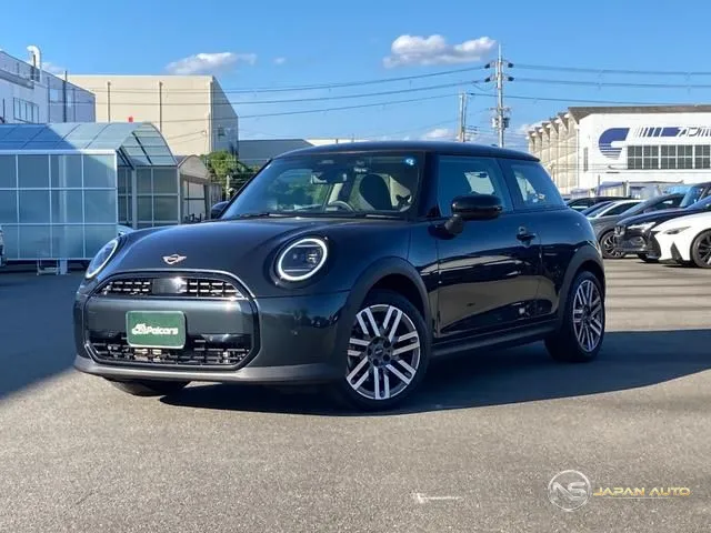 2025 MINI Mini Cooper C Essential Trim