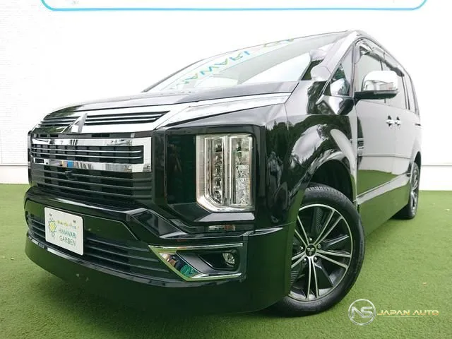 2019 Mitsubishi Delica D:5 Urban Gear G