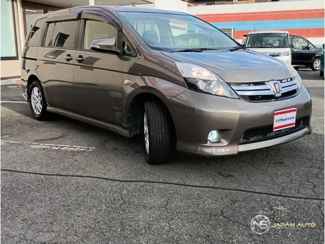 2015 Toyota Isis