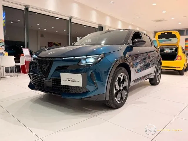 2025 Alfa Romeo Junior Ibrida Premium