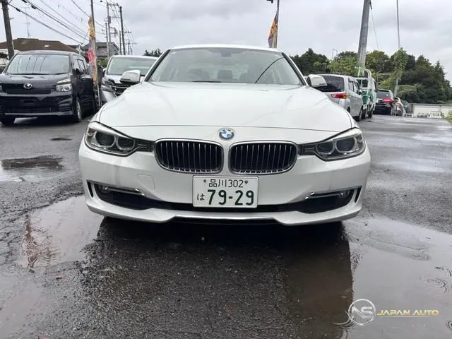 2013 BMW 3 Series 320D Luxury