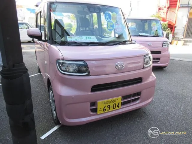 2021 Daihatsu Tanto, photo 1 of 18