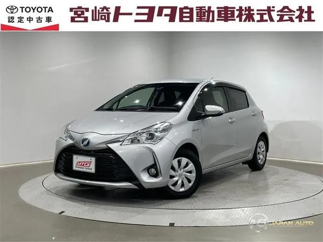2017 Toyota Vitz Hybrid F