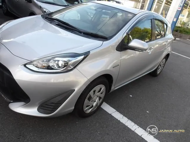 2019 Toyota Aqua, photo 1 of 20