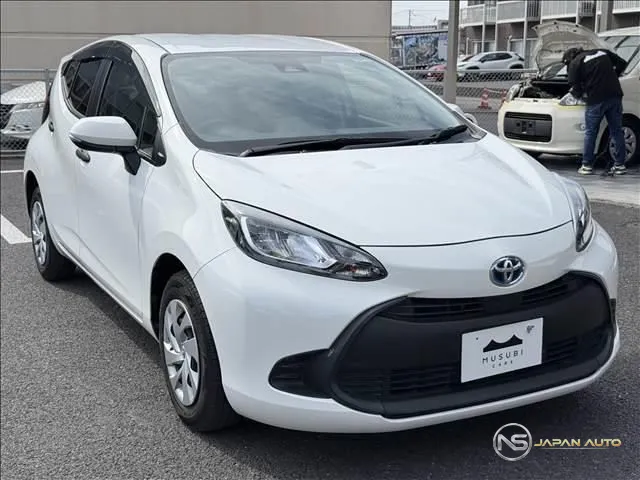 2021 Toyota Aqua B