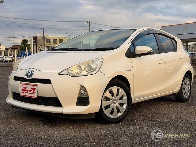 2013 Toyota Aqua, photo 1 of 20
