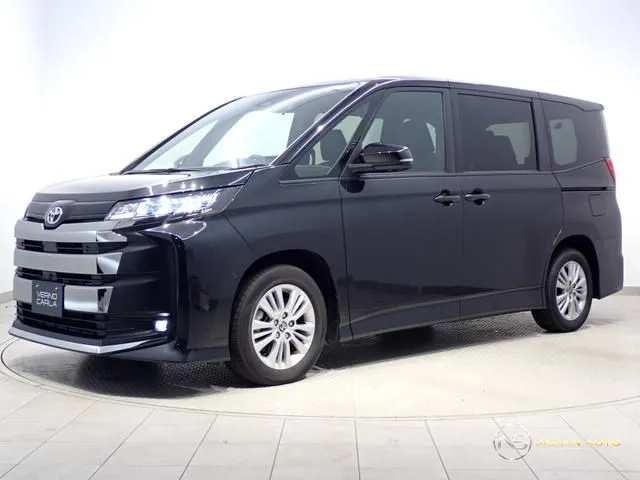2023 Toyota Noah, photo 1 of 20