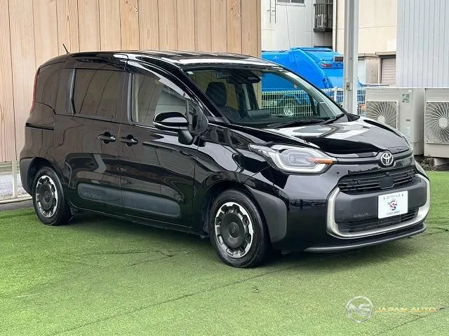 2022 Toyota Sienta Hybrid Z