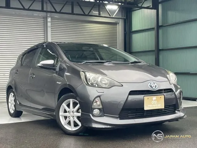 2013 Toyota Aqua G