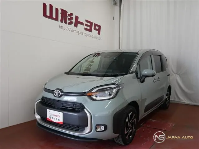 2023 Toyota Sienta, photo 1 of 20