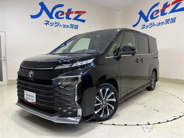 2024 Toyota Voxy, photo 1 of 20