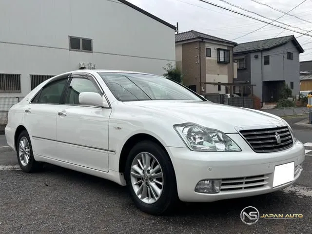 2005 Toyota Crown Royal Saloon