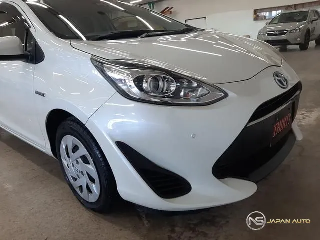 2018 Toyota Aqua, photo 1 of 20