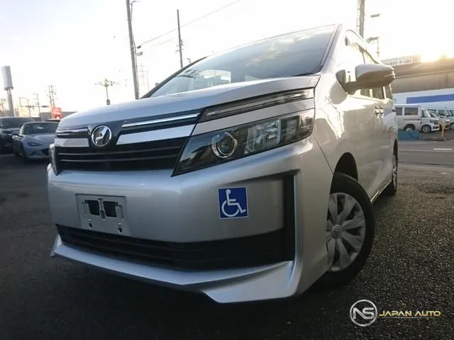 2016 Toyota Voxy, photo 1 of 20