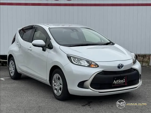 2021 Toyota Aqua, photo 1 of 20
