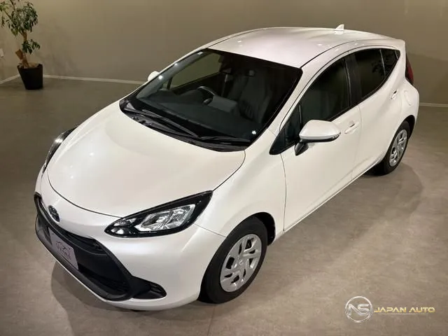 2024 Toyota Aqua, photo 1 of 20