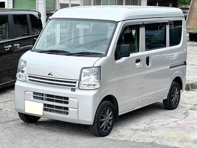 2015 Mitsubishi Minicab Van M