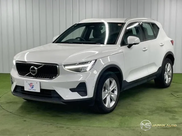 2022 Volvo XC40 Plus Pro B3