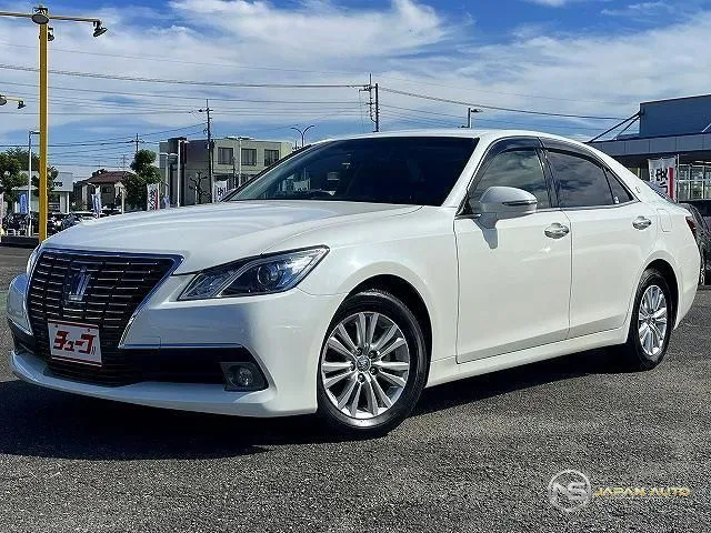 2015 Toyota Crown Royal Saloon